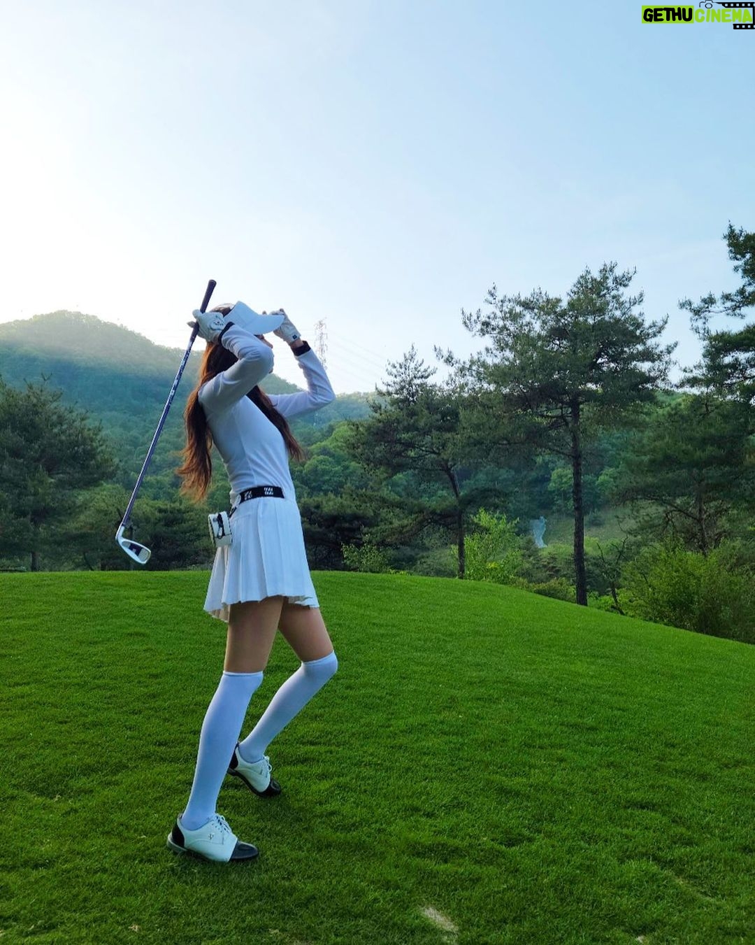 Im Soo-hyang Instagram - 일단 뒷땅 너무 많이 쳐서 다음 날 목 안돌아간거 비밀 ☺️