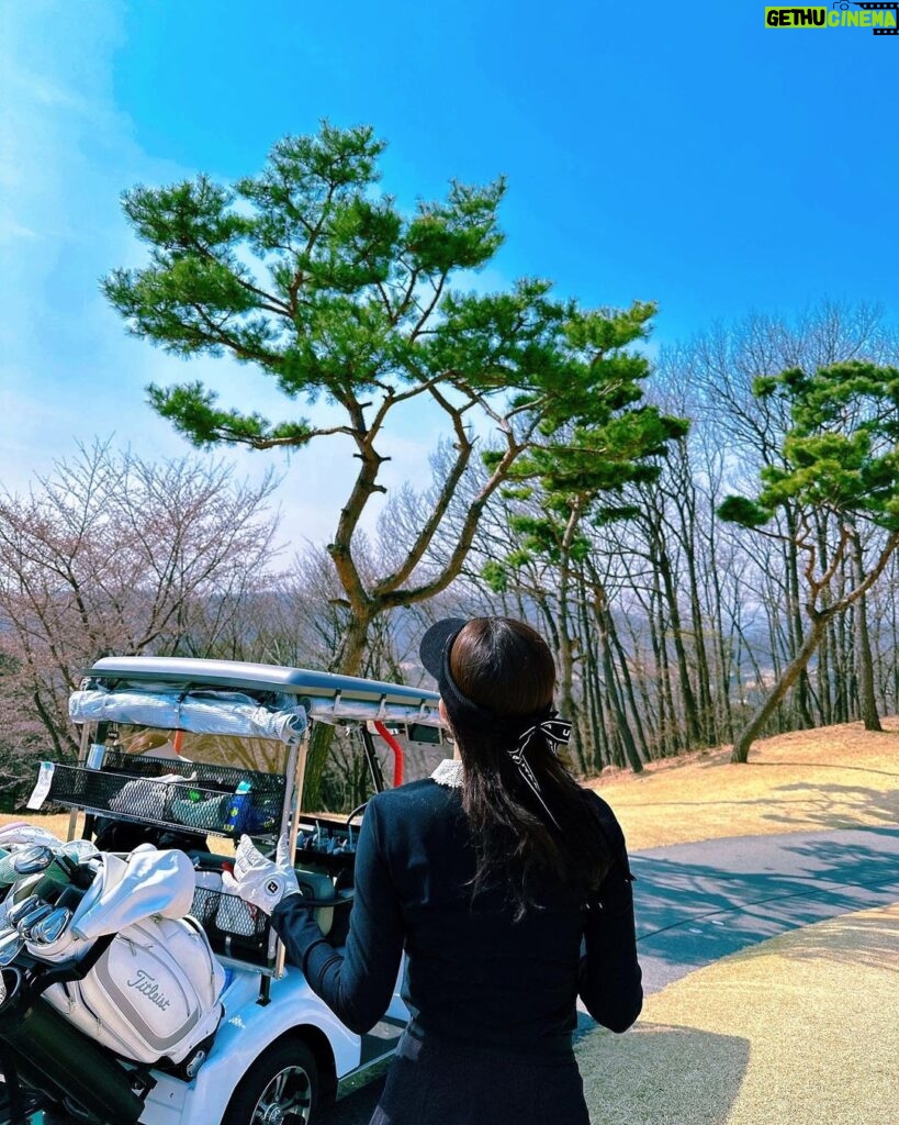 Im Soo-hyang Instagram - 소질없음🥹 아시아나CC