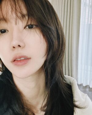 Im Soo-hyang Instagram - 커트하고 기분전환 

Thanks to @suhwa22🤍

(오늘 꼭두의계절하는 날🧚🏻‍♀️)