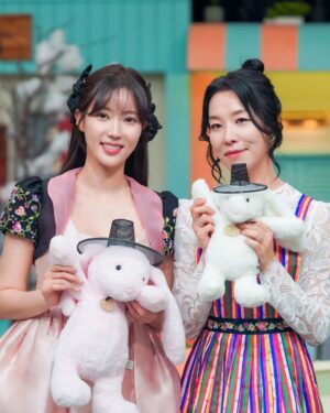 Im Soo-hyang Instagram - 오늘 놀토에서 만나🧧🐰