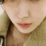 Im Soo-hyang Instagram - I'm looking forward to our next year🤍 @diame_official #크리스마스선물 #다이아몬드목걸이 🎄🧑🏻‍🎄🎁 #AD