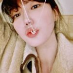 Im Soo-hyang Instagram - I'm looking forward to our next year🤍 @diame_official #크리스마스선물 #다이아몬드목걸이 🎄🧑🏻‍🎄🎁 #AD