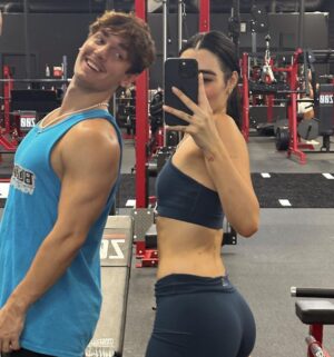 Indiana Massara Instagram - Who do you think can bench more? 🦾