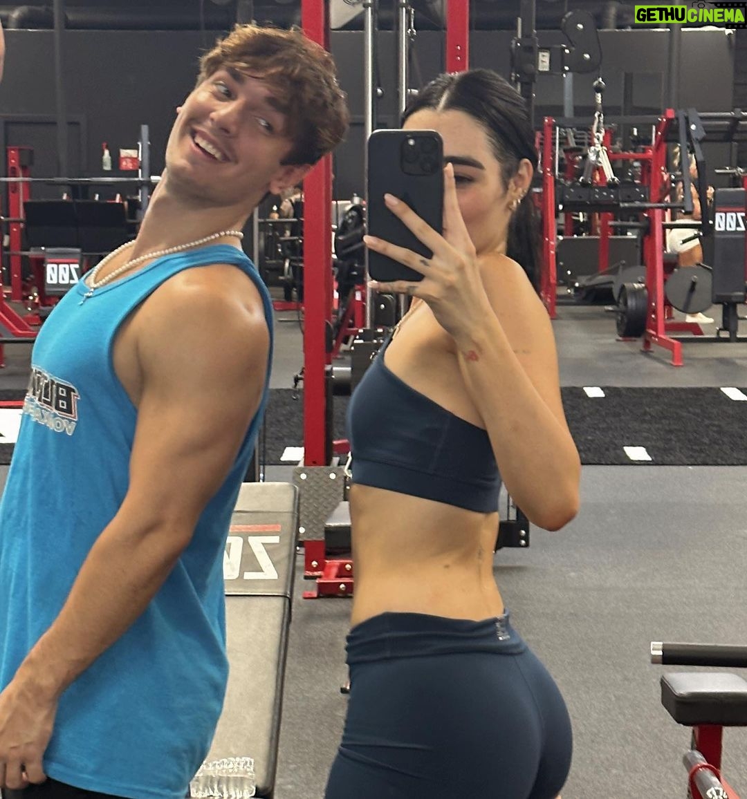 Indiana Massara - 149.1K Likes - Who do you think can bench more? 🦾