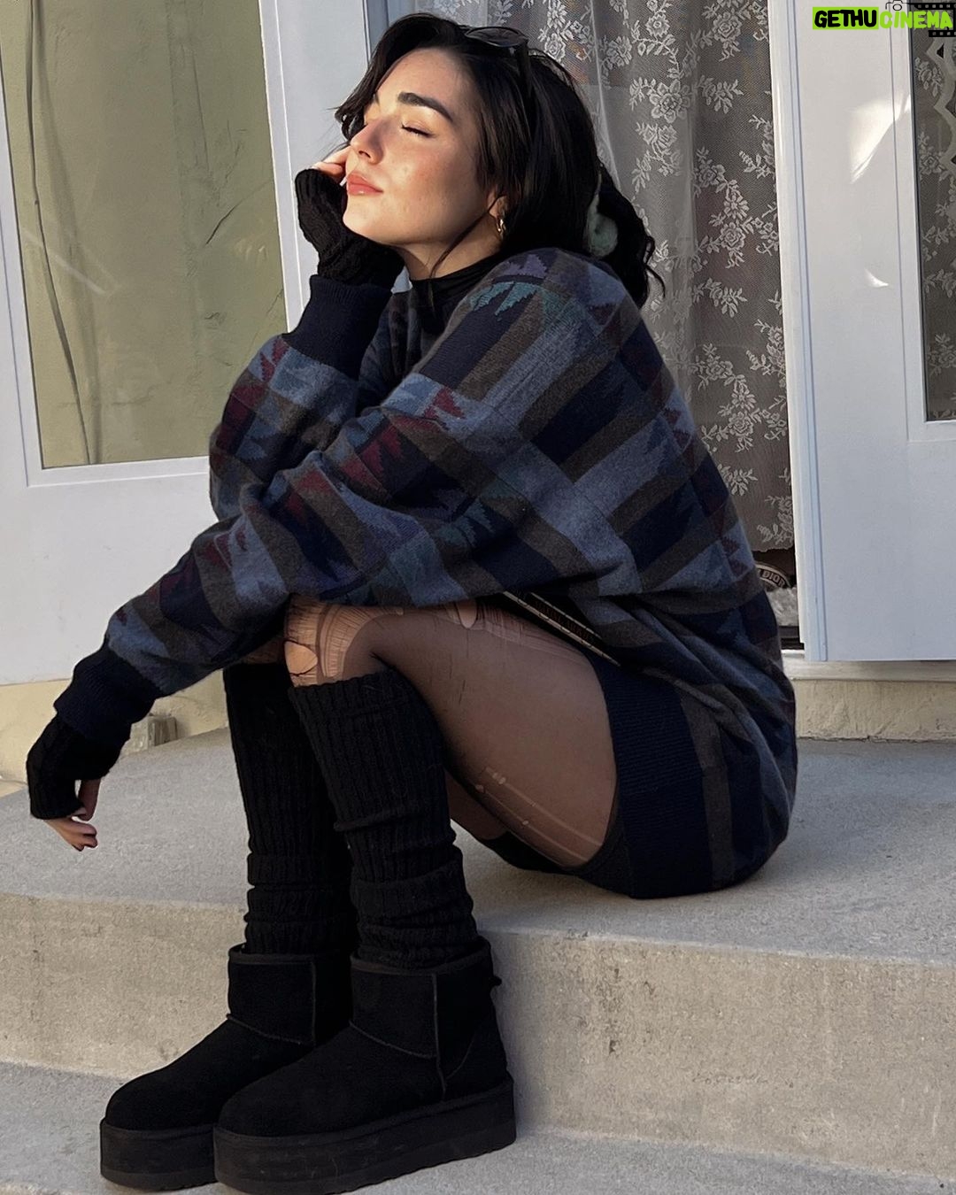 Indiana Massara Instagram - In your grandpa’s sweater Los Angeles, California