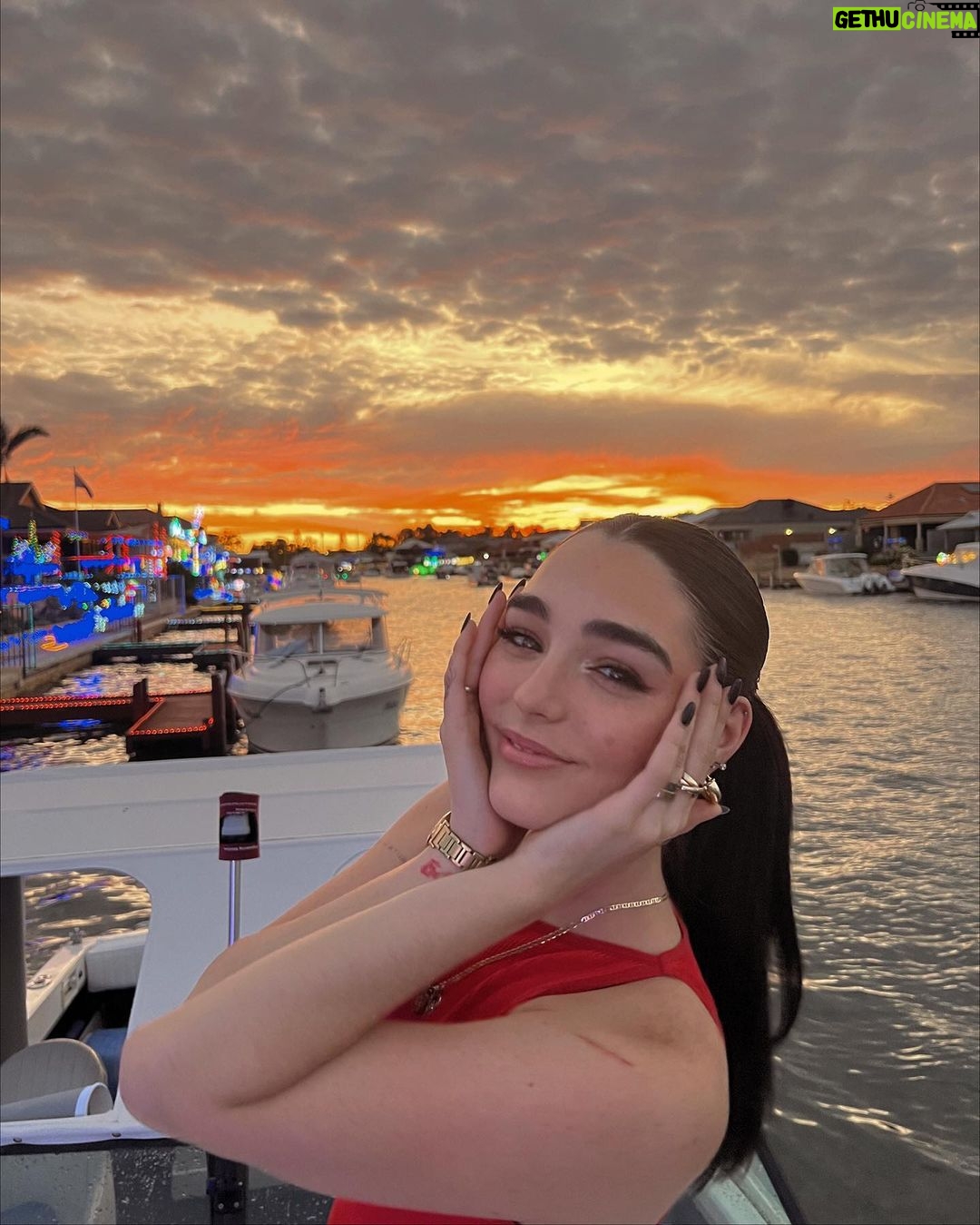 Indiana Massara - 68.2K Likes - Happy Holidays ❤️🔥