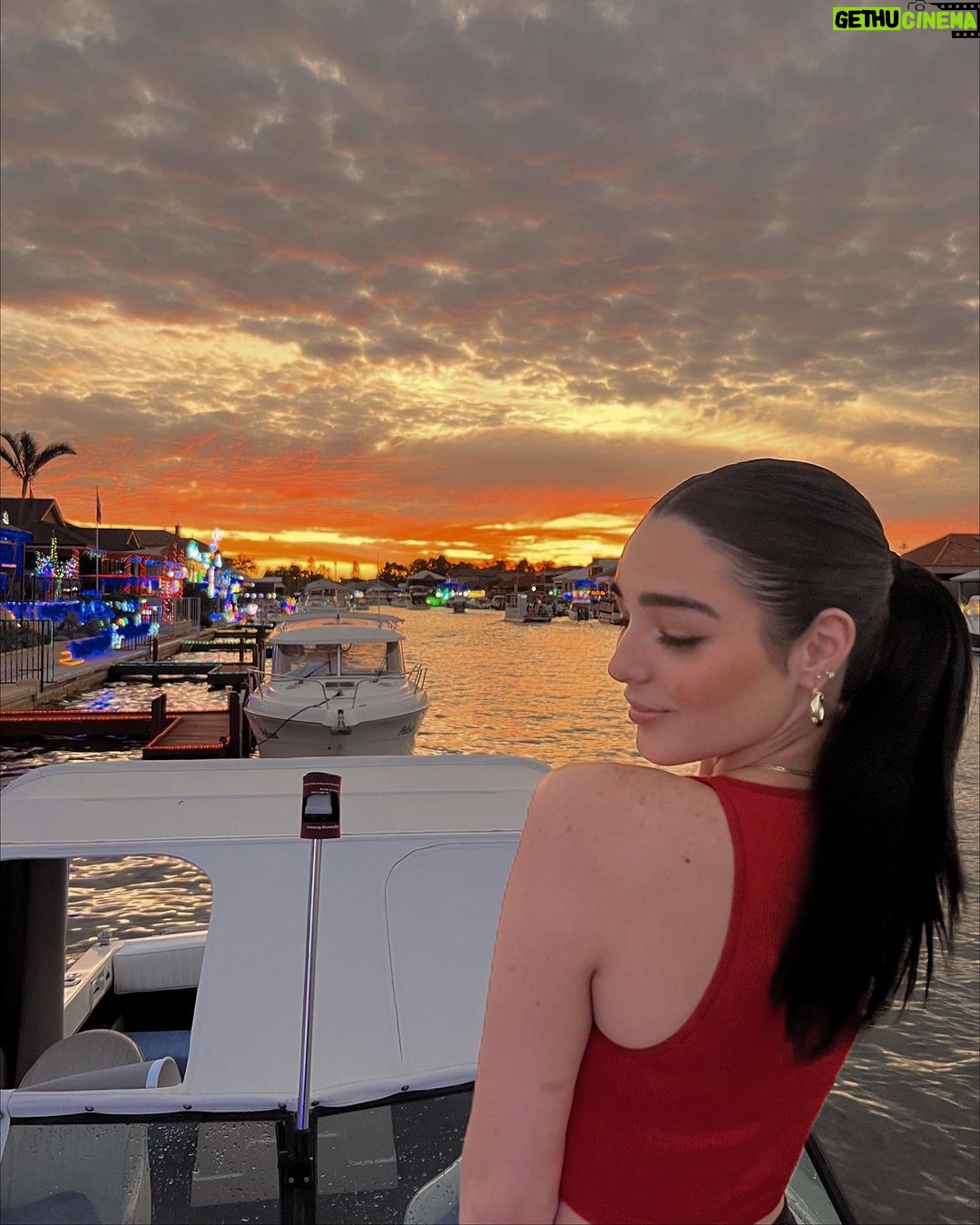 Indiana Massara - 68.2K Likes - Happy Holidays ❤️🔥