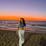 Indiana Massara Instagram – Something in the orange…
Fit: @citybeachaustralia 💙 Scarborough, Western Australia