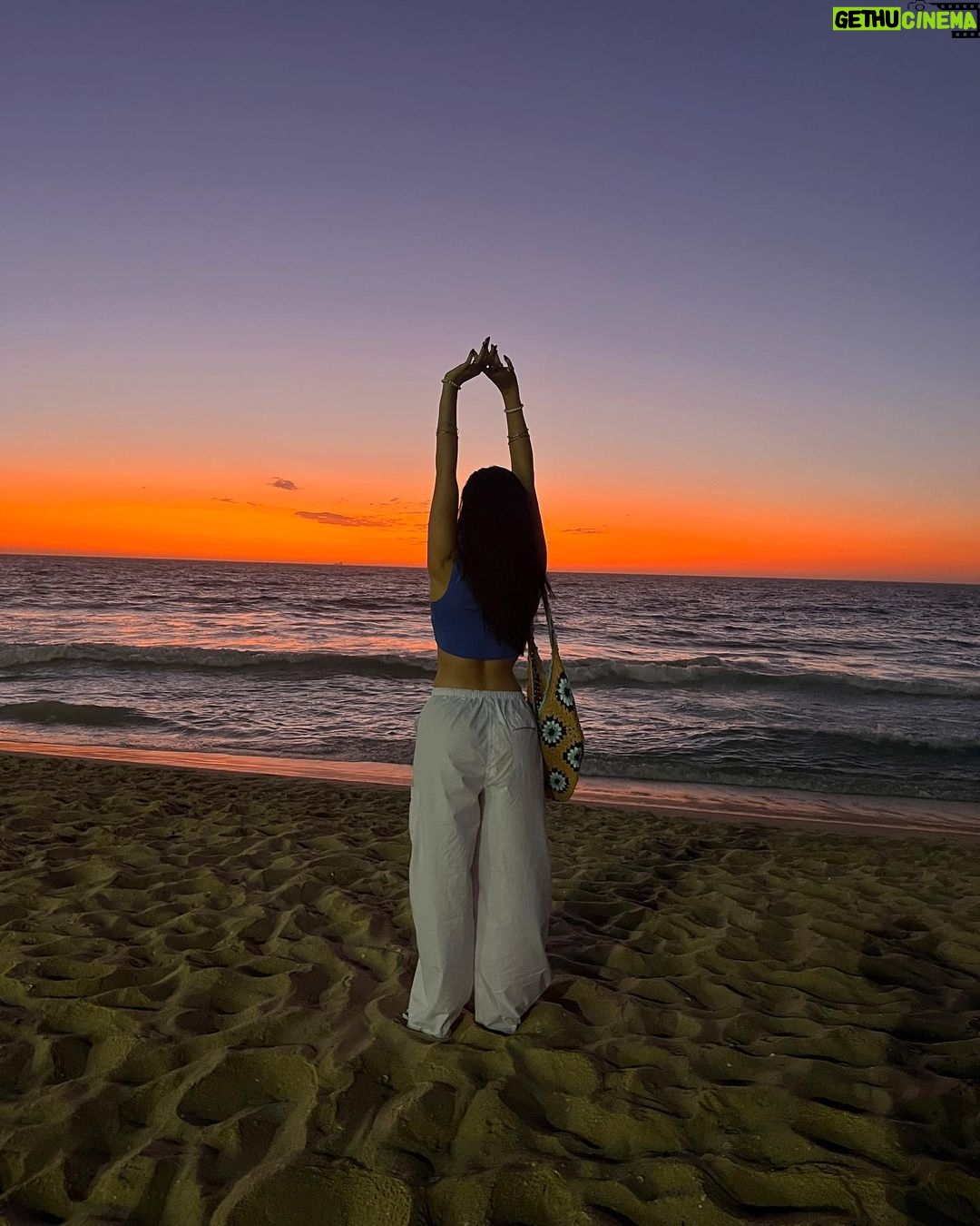 Indiana Massara Instagram - Something in the orange… Fit: @citybeachaustralia 💙 Scarborough, Western Australia