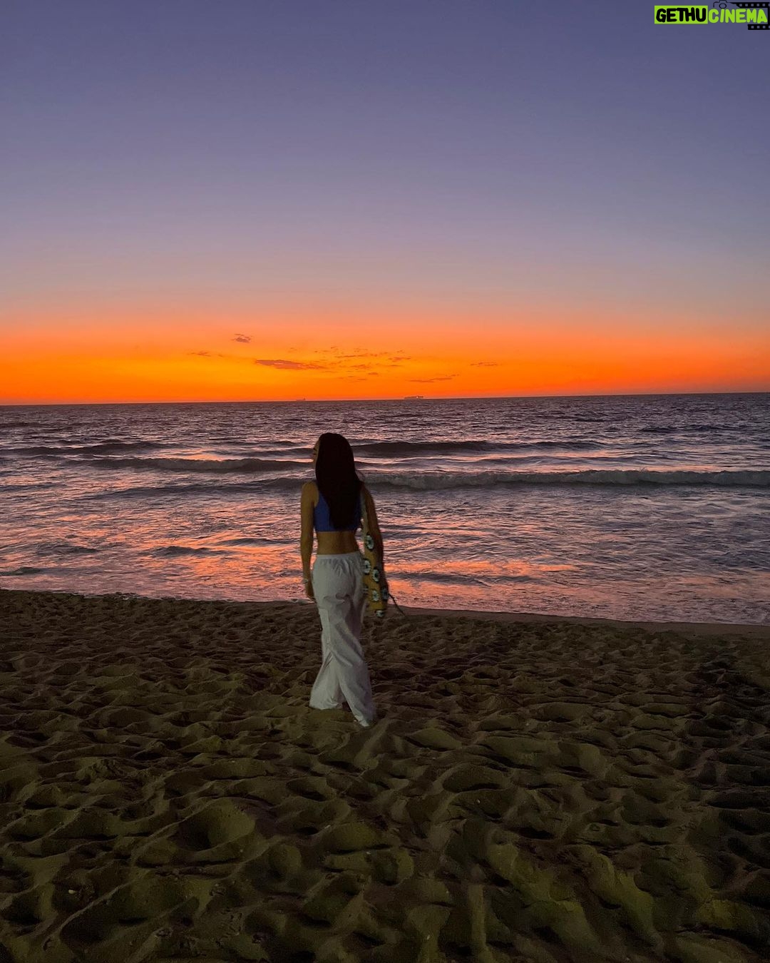 Indiana Massara Instagram - Something in the orange… Fit: @citybeachaustralia 💙 Scarborough, Western Australia