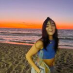 Indiana Massara Instagram – Something in the orange…
Fit: @citybeachaustralia 💙 Scarborough, Western Australia