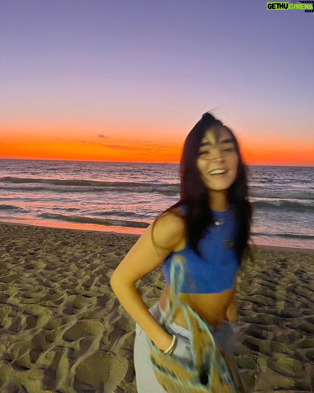 Indiana Massara Instagram - Something in the orange… Fit: @citybeachaustralia 💙 Scarborough, Western Australia
