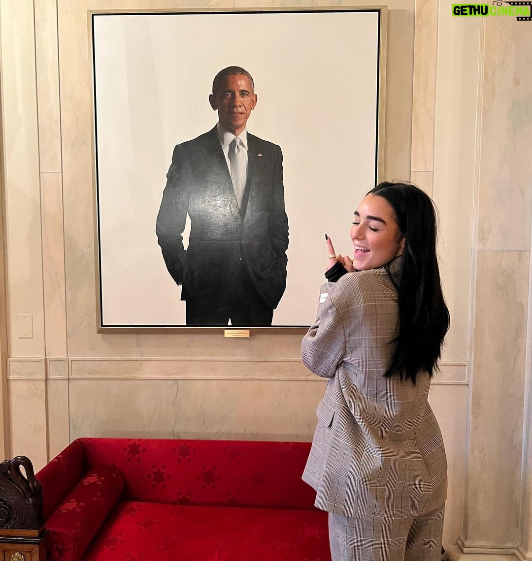 Indiana Massara Instagram - Such an honor to sit down with President Obama to discuss what’s at stake in this upcoming midterm election. GET TO THE POLLS!! USE YOUR VOICE!! YOU CAN BE THE CHANGE!! #creatorsforgood #hotpeoplevote 💙 Washington D.C.