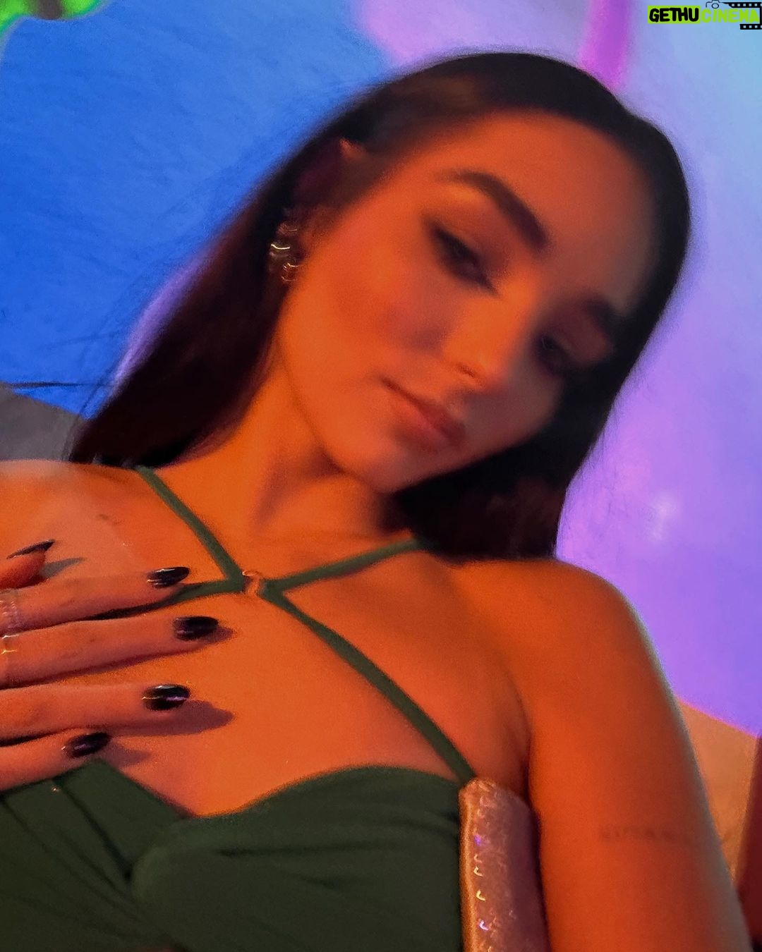 Indiana Massara - 96.6K Likes - Adam Sandler ur a cool dude. #KCA 💚🧡