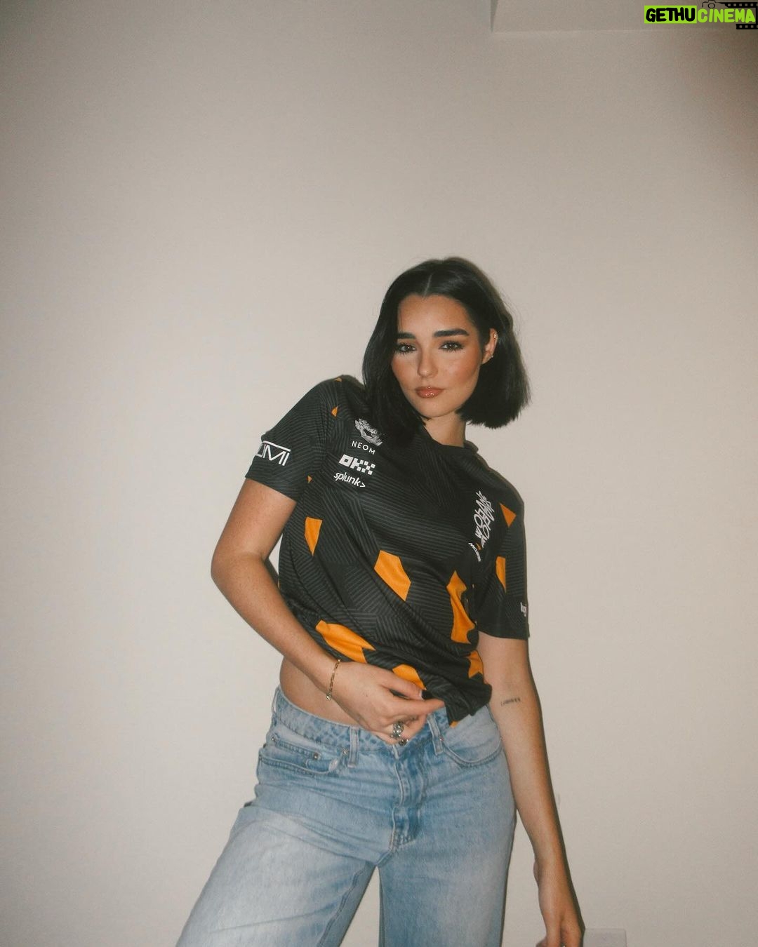 Indiana Massara Instagram - 4️⃣4️⃣🧡 @mclarenshadow Los Angeles, California