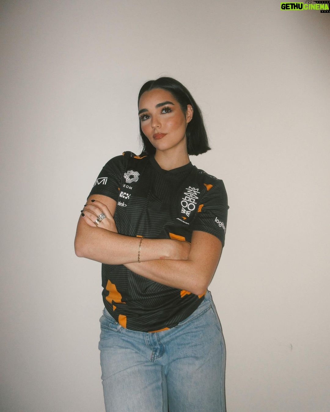Indiana Massara Instagram - 4️⃣4️⃣🧡 @mclarenshadow Los Angeles, California
