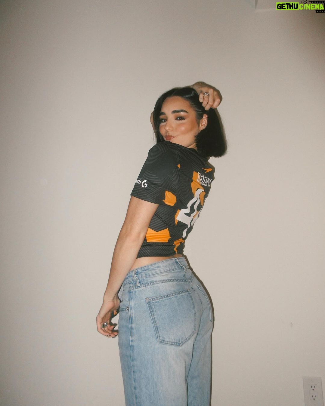 Indiana Massara Instagram - 4️⃣4️⃣🧡 @mclarenshadow Los Angeles, California