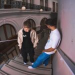 Ines Benazzouz Instagram - 🎁 10 000€ DE SNEAKERS À GAGNER 🎁 Pour la rentrée, votre best duo vous propose un concours de folie !! 10 d’entre vous remporteront 1000€ chez Courir !! 🧡👟 Pour participer : - Follow @courir @michou_yt et @inoxtag - Like cette photo - Tag 2 potes avec qui tu partageras (ou pas) Tirage le 18/09/2022 (durée du concours 7 jours) Les gagnants seront contactés par @michou_yt ou @inoxtag directement ✌️ Good luck 🤞🏼 #sharethesneakerspirit #courir @uraevents 📸 @alexipav