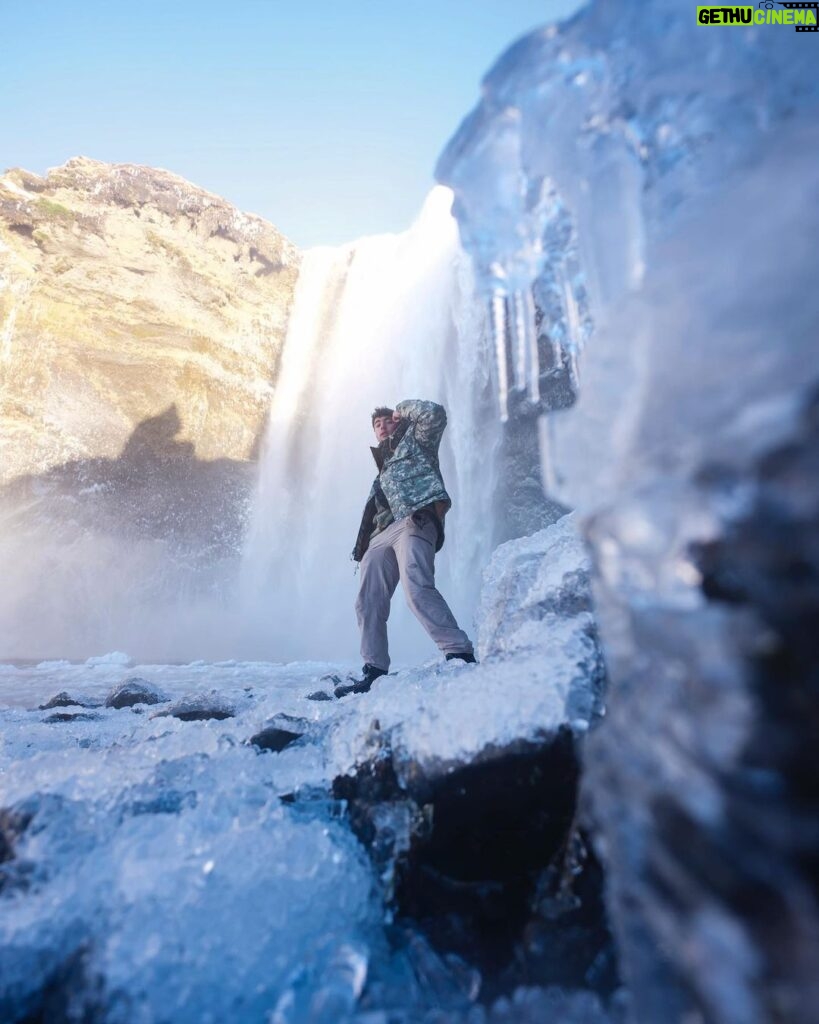 Ines Benazzouz Instagram - 🧊Un Arc « glacier » s’annonce 🧊 📸 @flashboy.mp4 🖥 @lucaswelment #Island 🇮🇸