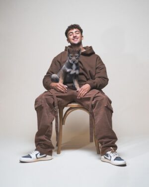 Ines Benazzouz Instagram - Bienvenu mon pote 🐕🤍
The Ace.

🐕 @lovetheace 
📸 @alexipav 
👕 @___rrxii