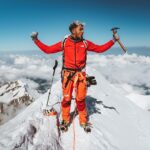 Ines Benazzouz Instagram - Mont-Blanc 4808m 🔹✅ Cervin 4478m 🔹✅ Road to Everest…🌀 Merci pour votre soutien, vos beaux messages qui me font chaud au cœur. L’objectif est en face de nous, la route est longue, pleine de ronces et de bosses. Mais maintenant il suffit d'avancer tout droit sans s’arrêter ⛏️🏔️🦾 📸/🧗‍♂️ @mathis_dumas 📸/📽️ @antoine.mesnage Mont Blanc, France