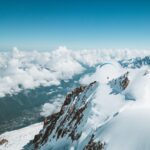 Ines Benazzouz Instagram - Mont-Blanc 4808m 🔹✅ Cervin 4478m 🔹✅ Road to Everest…🌀 Merci pour votre soutien, vos beaux messages qui me font chaud au cœur. L’objectif est en face de nous, la route est longue, pleine de ronces et de bosses. Mais maintenant il suffit d'avancer tout droit sans s’arrêter ⛏️🏔️🦾 📸/🧗‍♂️ @mathis_dumas 📸/📽️ @antoine.mesnage Mont Blanc, France