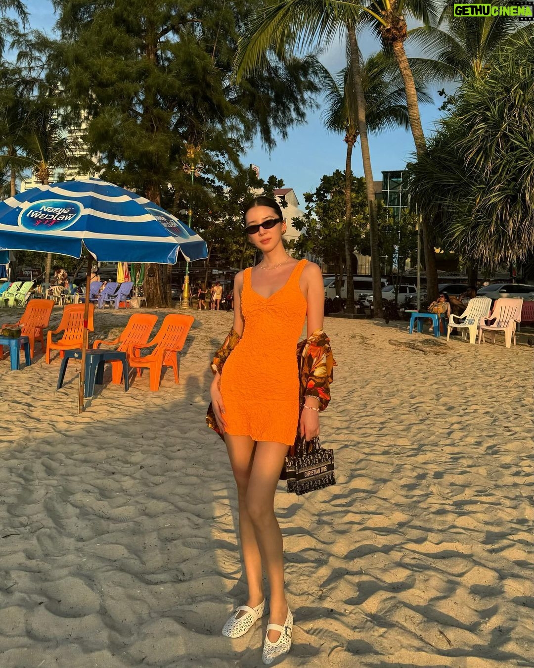 Irene Kim Instagram - good times & tan lines๐๐๐บ