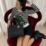 Irene Kim Instagram - @Dior adore 🖤 #광고 #DiorBookTote #DiorCruise