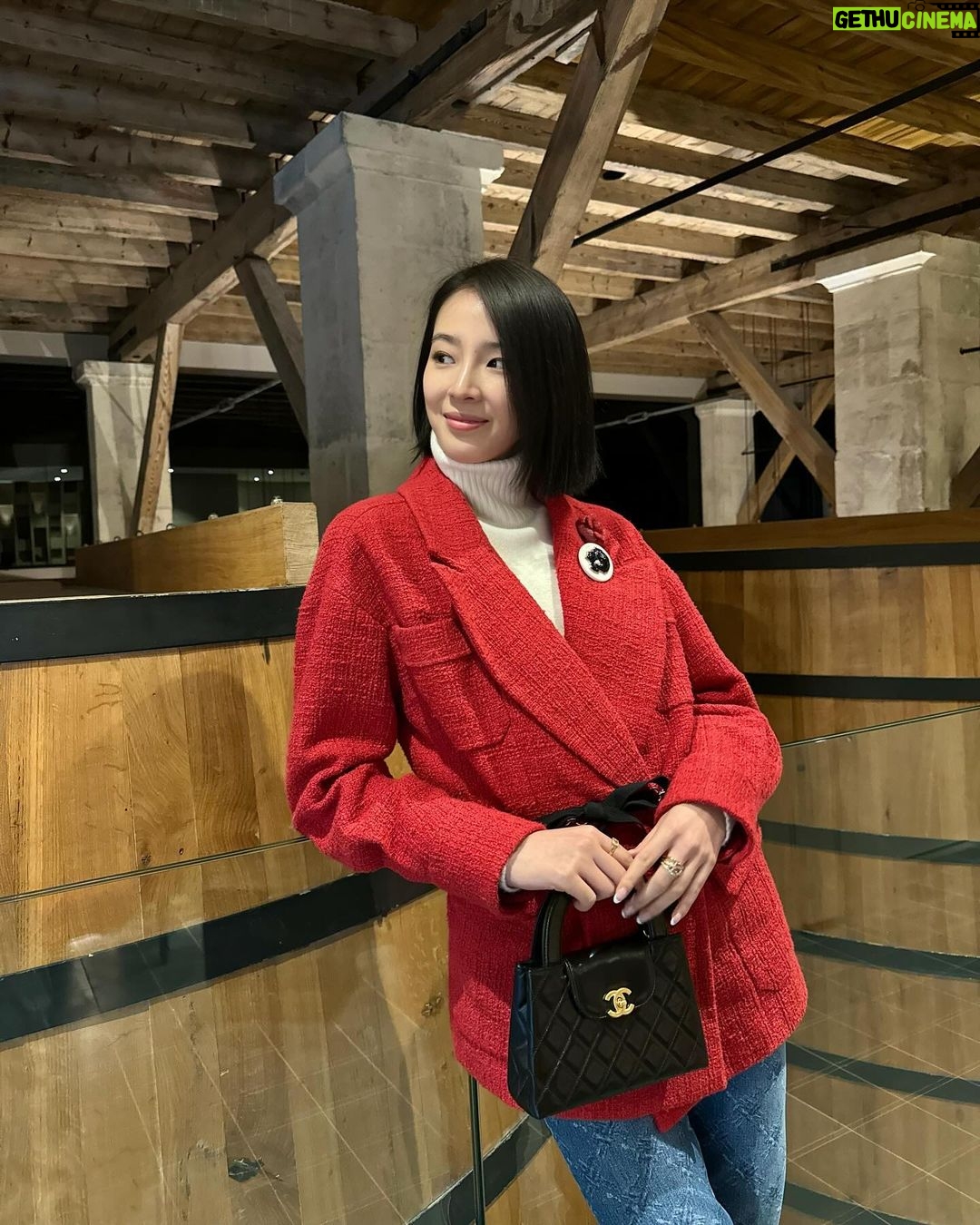 Irene Kim Instagram - A Santa inspired lunch look 🎅🏼❤️🎄
