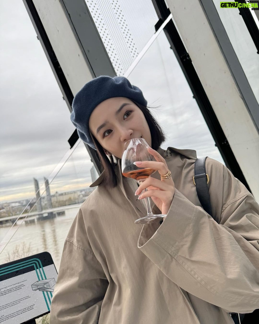 Irene Kim Instagram - 코지코지 보르도 🍷🎄🌦️🤍 Bordeaux, France