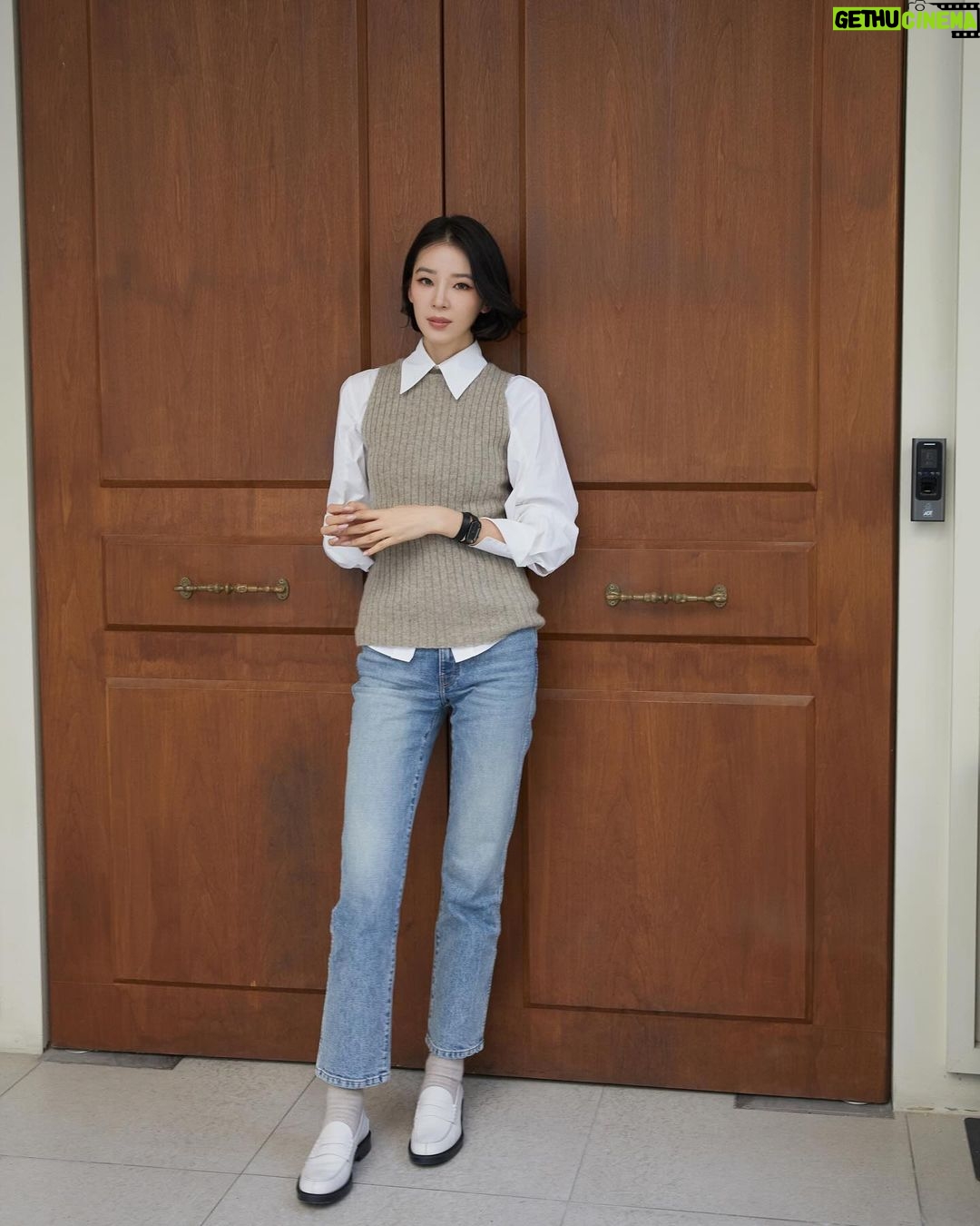 Irene Kim Instagram - Casual cool🤍 @ferragamo #ę´‘ęł #Ferragamotimepieces