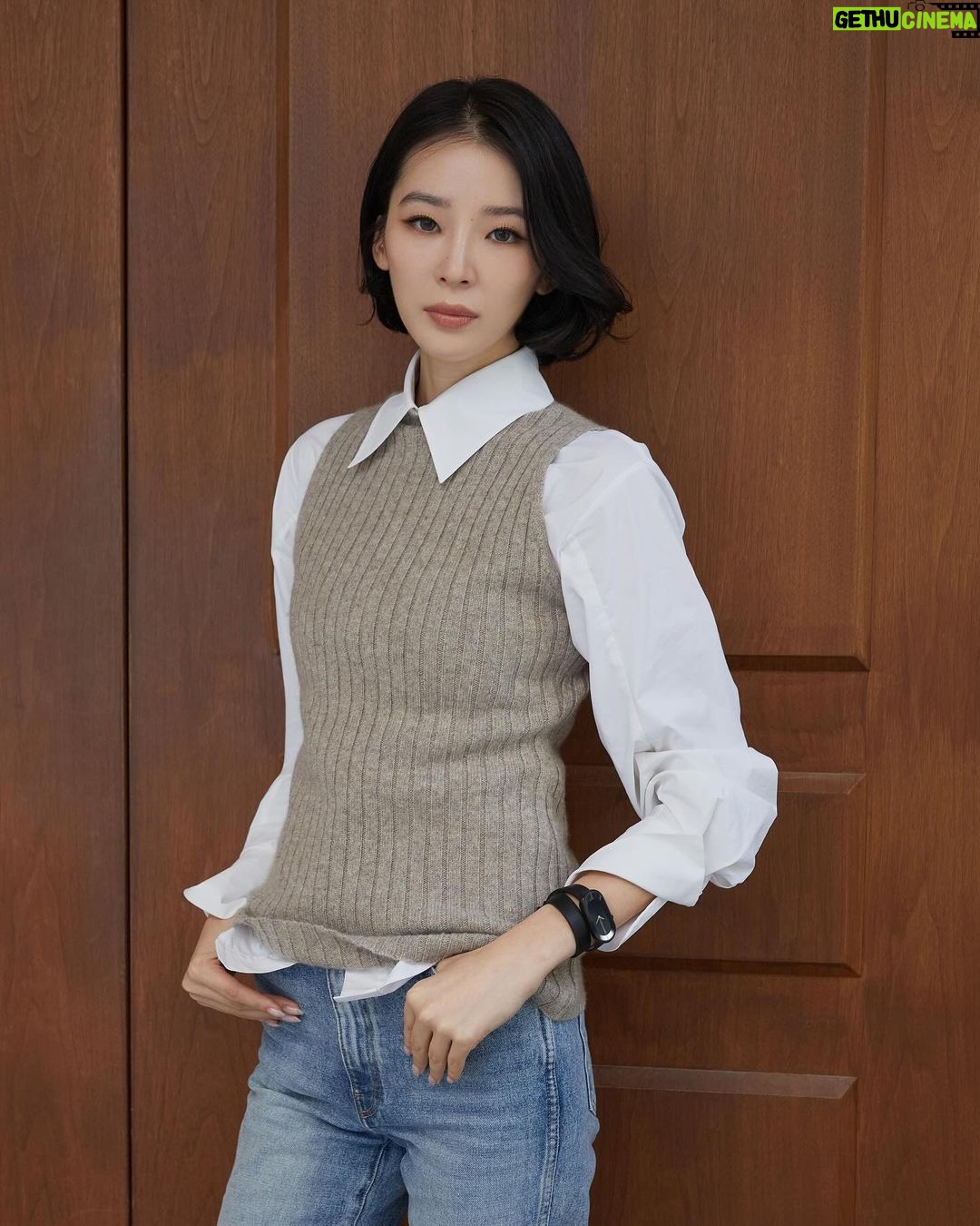 Irene Kim Instagram - Casual cool🤍 @ferragamo #ę´‘ęł #Ferragamotimepieces