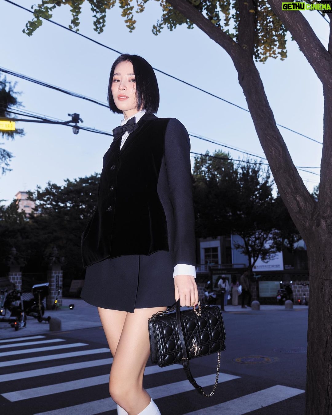 Irene Kim Instagram - Seoul girl on the move @dior ✨ #광고 #DiorCruise #MissDiorBag Seoul, Korea