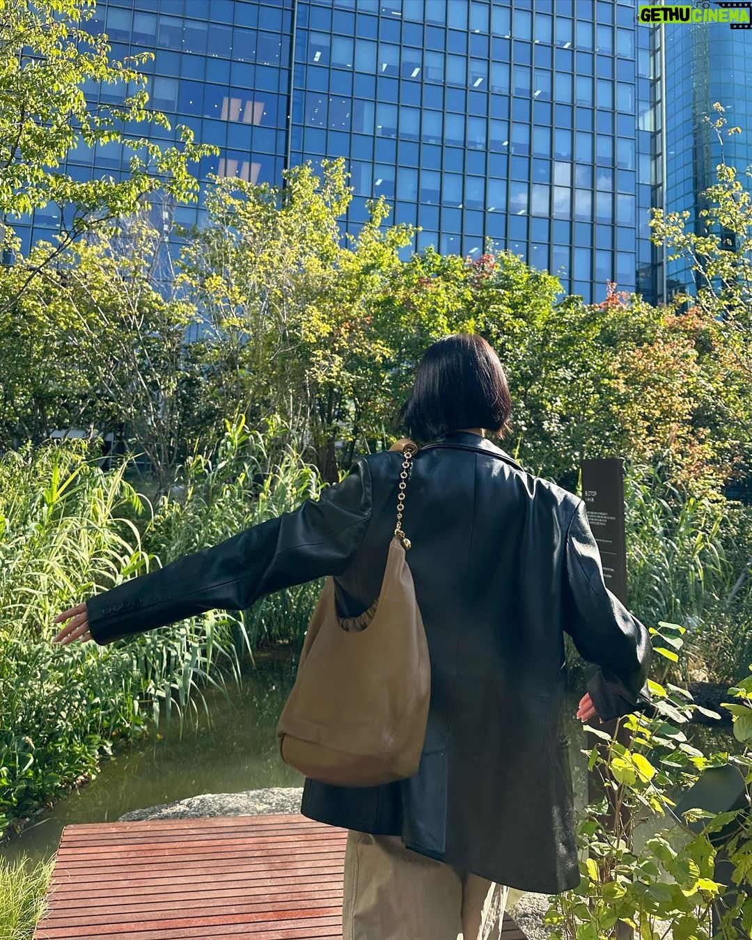 Irene Kim Instagram - 센트럴파크 아니구…역삼동 나들이🥰🌞🌿 Seoul, Korea