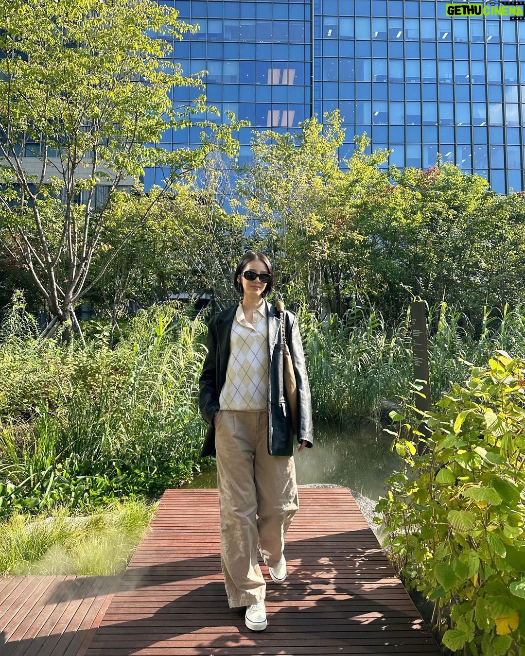 Irene Kim Instagram - 센트럴파크 아니구…역삼동 나들이🥰🌞🌿 Seoul, Korea