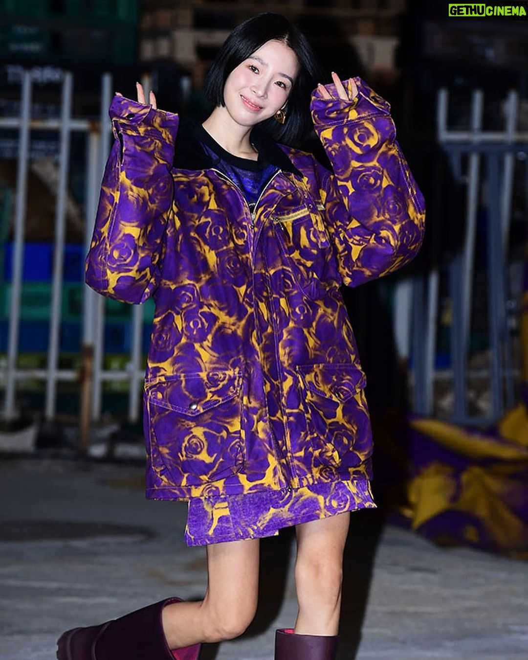 Irene Kim Instagram - Seoul is where the heart is🌹 A beautiful takeover by @Burberry for Daniel Lee’s first collection in SeongSu💜 #Ad #BurberryStreets #Burberry #버버리 Seoul, Korea