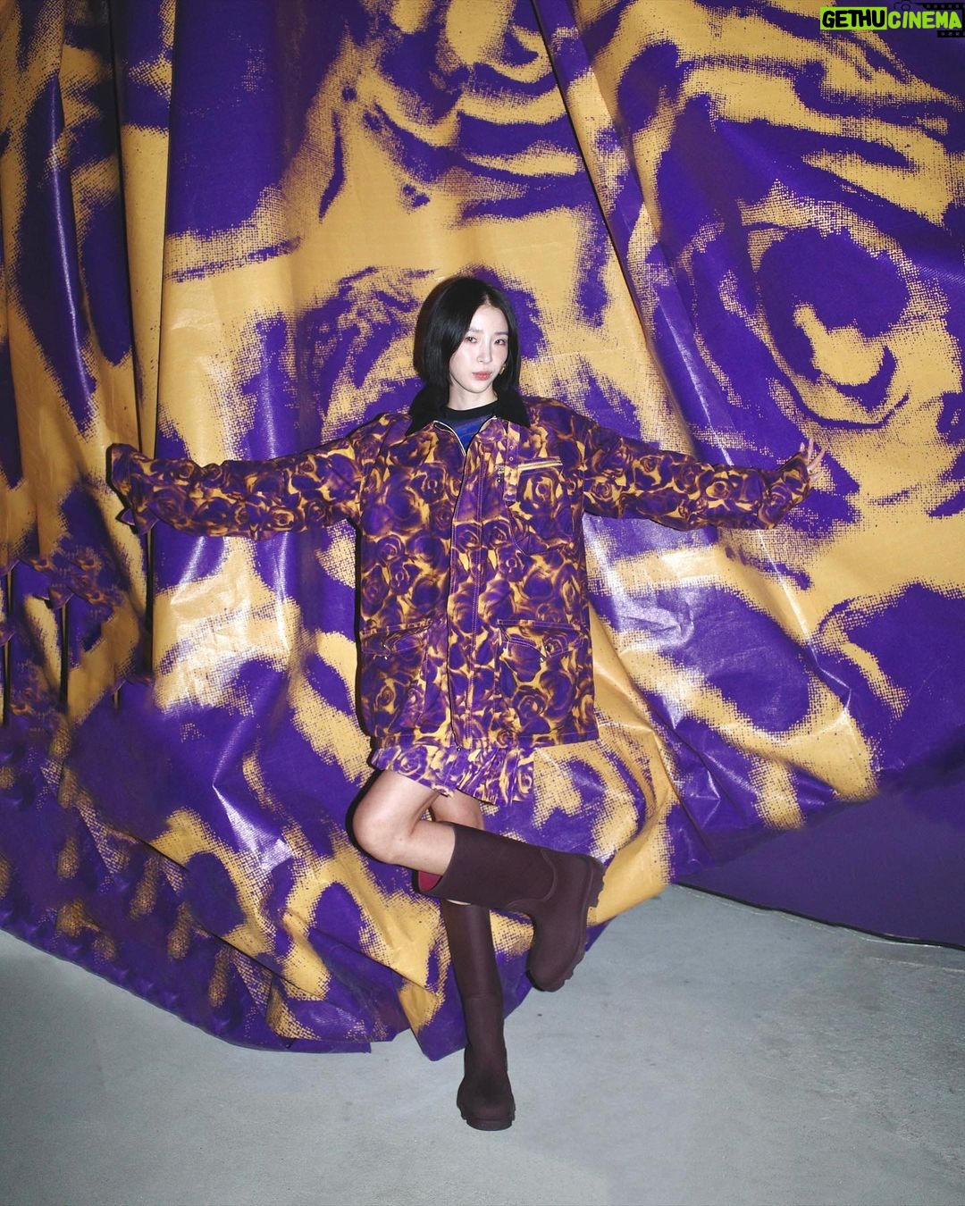 Irene Kim Instagram - Seoul is where the heart is🌹 A beautiful takeover by @Burberry for Daniel Lee’s first collection in SeongSu💜 #Ad #BurberryStreets #Burberry #버버리 Seoul, Korea