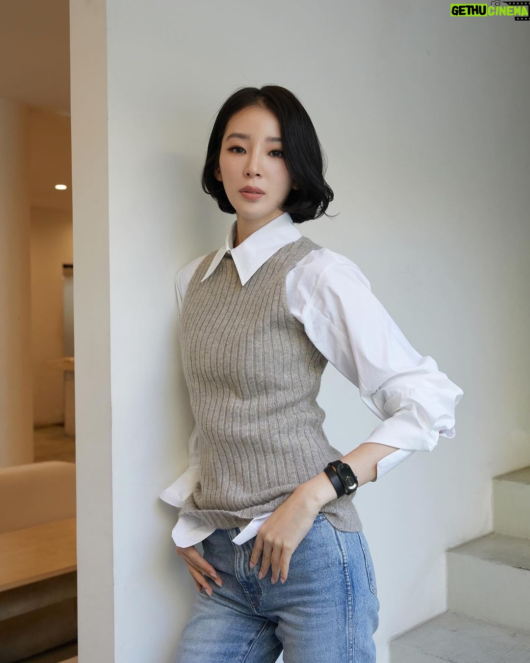 Irene Kim Instagram - Casual cool🤍 @ferragamo #광고 #Ferragamotimepieces