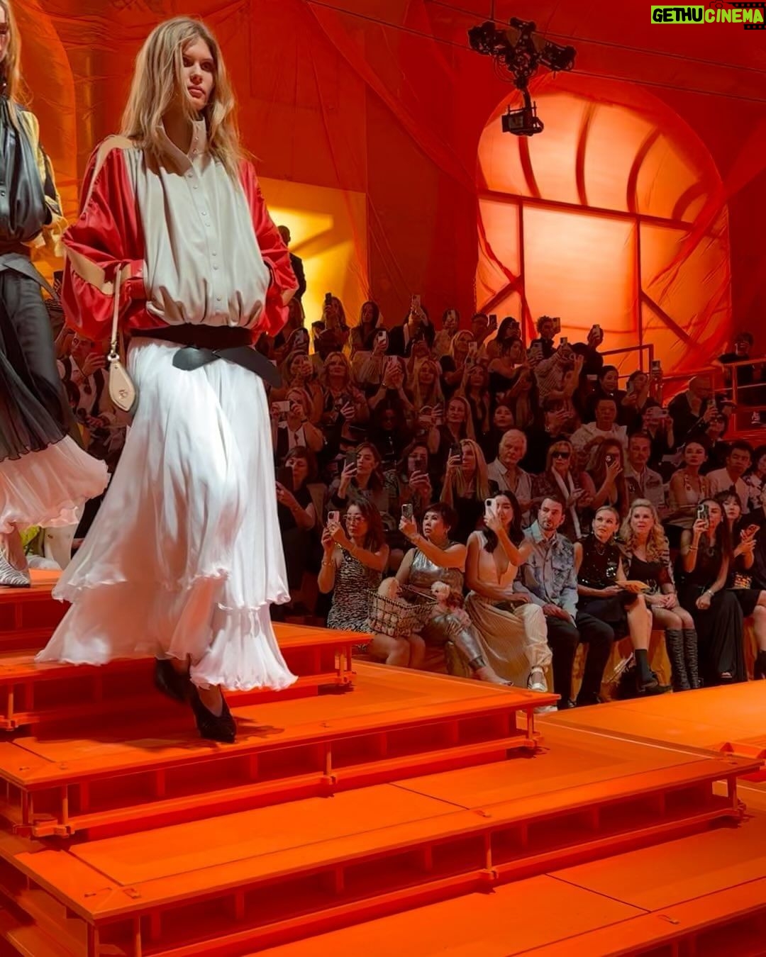 Irene Kim Instagram - C'est magnifique @louisvuitton !🎈💕 #LVSS24