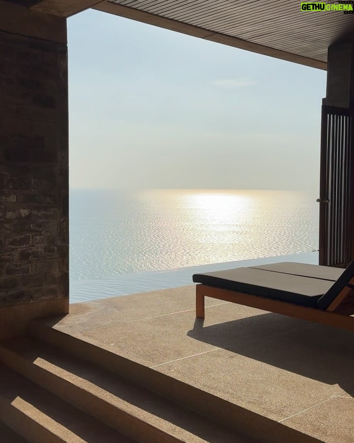 Irene Kim Instagram - Best views with best friends☁️🌞🩵 🌅 🐚🫧 @paresaresort Paresa
