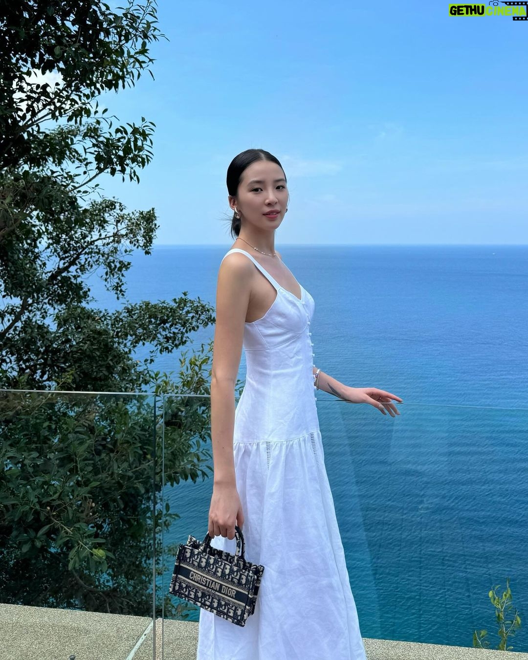 Irene Kim Instagram - Best views with best friends☁️🌞🩵 🌅 🐚🫧 @paresaresort Paresa