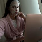 Iris Mittenaere Instagram – 2024 camera roll 📸
1) nouvelle photo d’identité 🤓
2) j’ai défoncé 2023 💥🥊 
3) j’ai eu le cœur brisé 💔😅
4) j’ai mangé du chaat 😾🤣
5) j’ai emmené Nab découvrir ma passion ❤️‍🔥 
6) j’ai fait un effort vestimentaire pour bosser 
7) Grateful pour ces couleurs 🥹
8) un samedi parfait ☀️🫶🏻
9) une exposition magique @armanibeauty