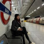Iris Mittenaere Instagram – London day 1 : Go tout plaquer pour devenir un elfe 🧑🏼‍🎄 London, England, UK