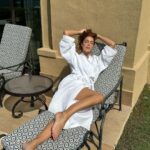 Iris Mittenaere Instagram – 1 sérum, 3 usages, pour une peau saine & glowy.
Le sérum L’éclat de Jouvence @laprovencale_bio est un indispensable de ma routine beauté . Enrichi en Vitamine C naturelle + pamplemousse bio, il stimule l’éclat, défatigue la peau pour un teint immédiatement lumineux et une peau de plus en plus belle 🥰. Vous connaissez @laprovencale_bio ? Je suis tombée sous le charme de leurs produits depuis 2 ans, et je ne suis jamais déçue de la qualité 🫶🏻 #skincare #cosmétiques