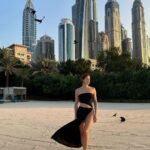 Iris Mittenaere Instagram – The crows were paid actors 🐦‍⬛
@ooroyalmirage 
Publicité invitation One&Only Royal Mirage Dubai