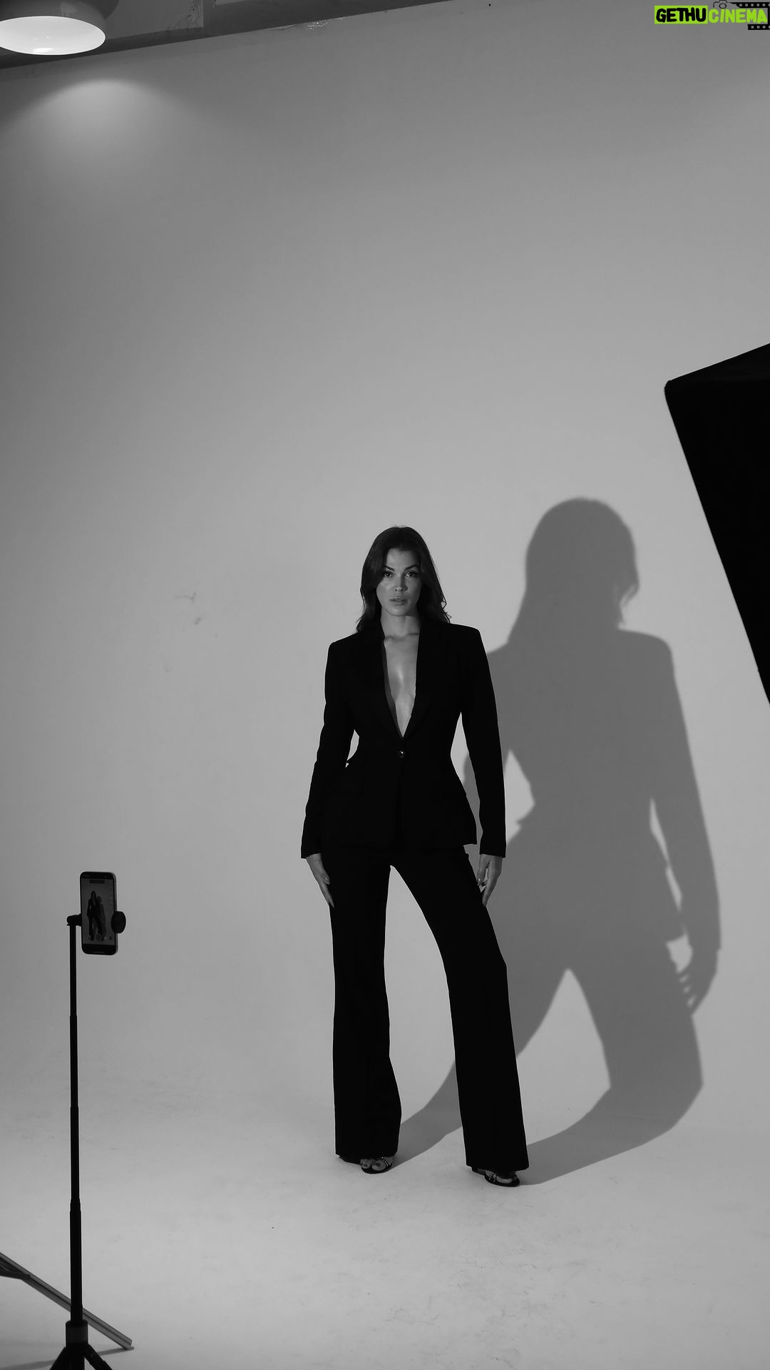 Iris Mittenaere Instagram - The New collection is Ouuuut !! 😄😄 IRIS X @morgandetoiofficiel Quelques pièces sont ici et le reste est sur le site évidemment car tout est déjà en ligne !! 😄😄😄 Trop trop hâte de vous voir avec 😍😍 je veux voir toutes vos photos 🤩 #irismittenaerexmorgan