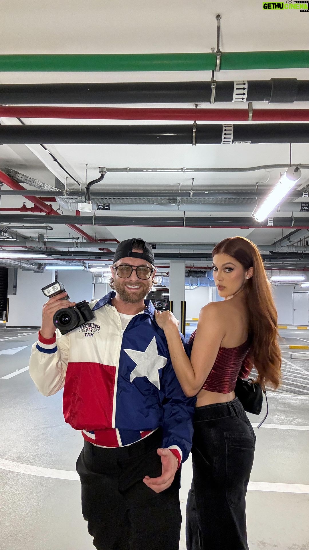 Iris Mittenaere Instagram - Les pizzas bien s没r 馃崟