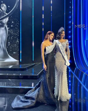 Iris Mittenaere Instagram - The universe has a new queen 🫶🏻 and I finally got to hug my second miss universe 🫶🏻
@missuniverse
