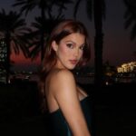 Iris Mittenaere Instagram - Le secret du teint parfait qui tient toute la soirée ? Une bonne préparation de la peau & des produits pour le teint longue tenue et infusés en soin @lancomeofficial 😄🤩 swipe pour voir les chouchous que j’utilise 🫶🏻 #skincare #makeup