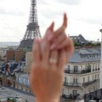 Iris Mittenaere Instagram – CONCOURS BIJOUX 💍
Je suis trop heureuse de vous proposer ce concours de fou avec une marque de joaillerie que j’adore,100% made in France et personnalisable @gemmyo !! 😄
Gros coup de cœur pour la bague Entaille qui fait partie de la nouvelle collection 🫶🏻 

À gagner:
– 2 bons d’achat d’une valeur de 1000€ chacun sur tout le site ( donc 2 gagnants ) 

– Pour Participer 
1. Suivre les comptes @gemmyo & @irismittenaeremf
2. Liker et commenter la publication en taguant un.e ami.e 

Vous pouvez participer autant de fois que vous le voulez. Un commentaire = une participation.

Bonne chance !!🍀 

Date Tirage au sort le 15.10 
N.B. Concours ouvert à l’international 

Publicité Four Seasons Hotel George V Paris